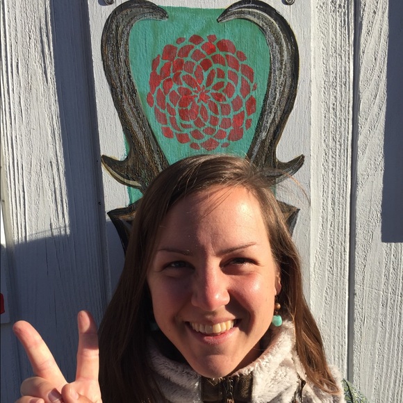 Meet your Posher, Hannah - Picture 2 of 3